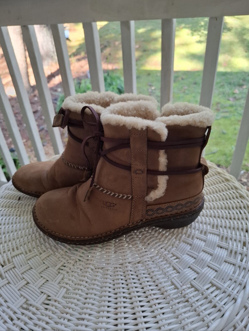 UGG Australia 5136 Cove Sheepskin Ankle Boots Size 7